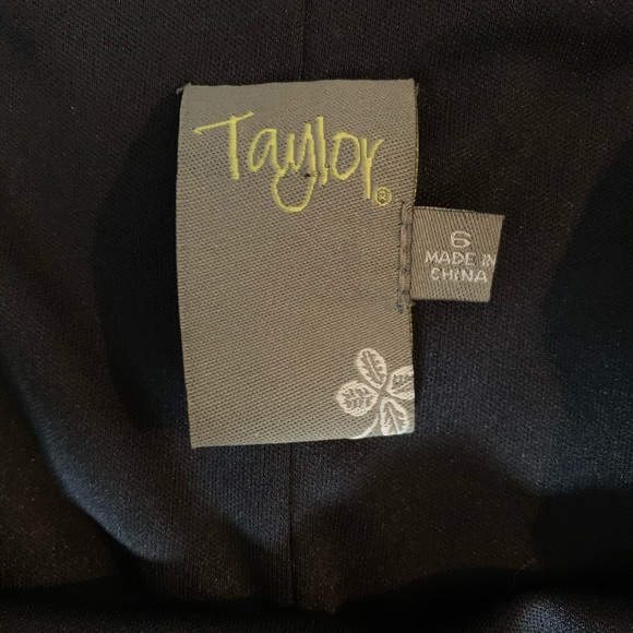 Black Design Dress 🖤 - Picture 4 of 4